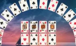 Crescent Solitaire image